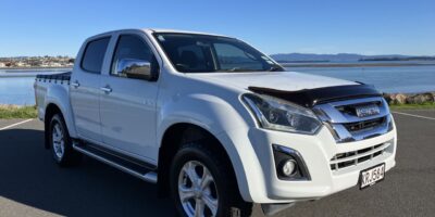 2017 white Isuzu D-Max