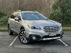 2017silver Subaru Outback