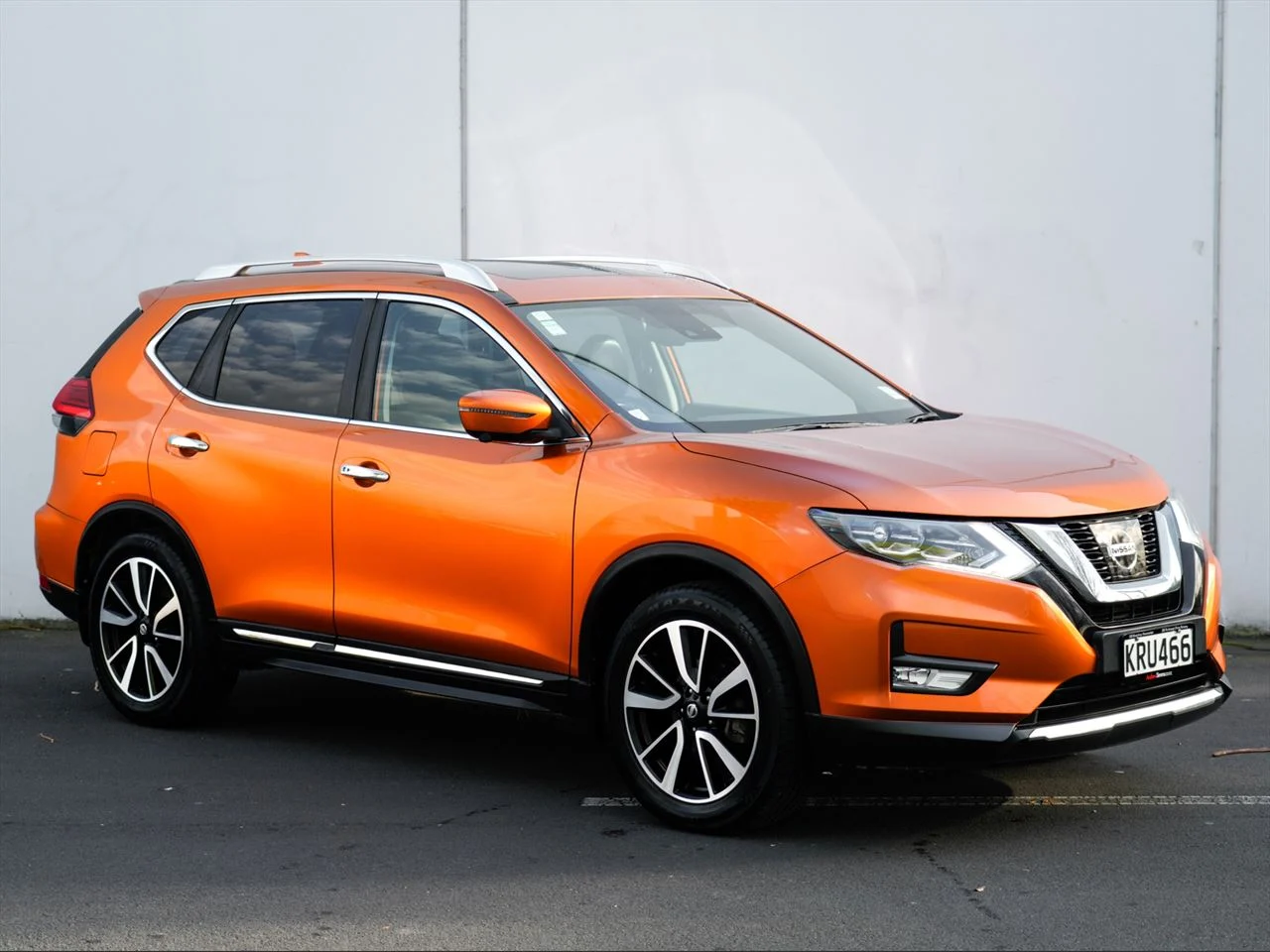 2017 orange Nissan X-Trail