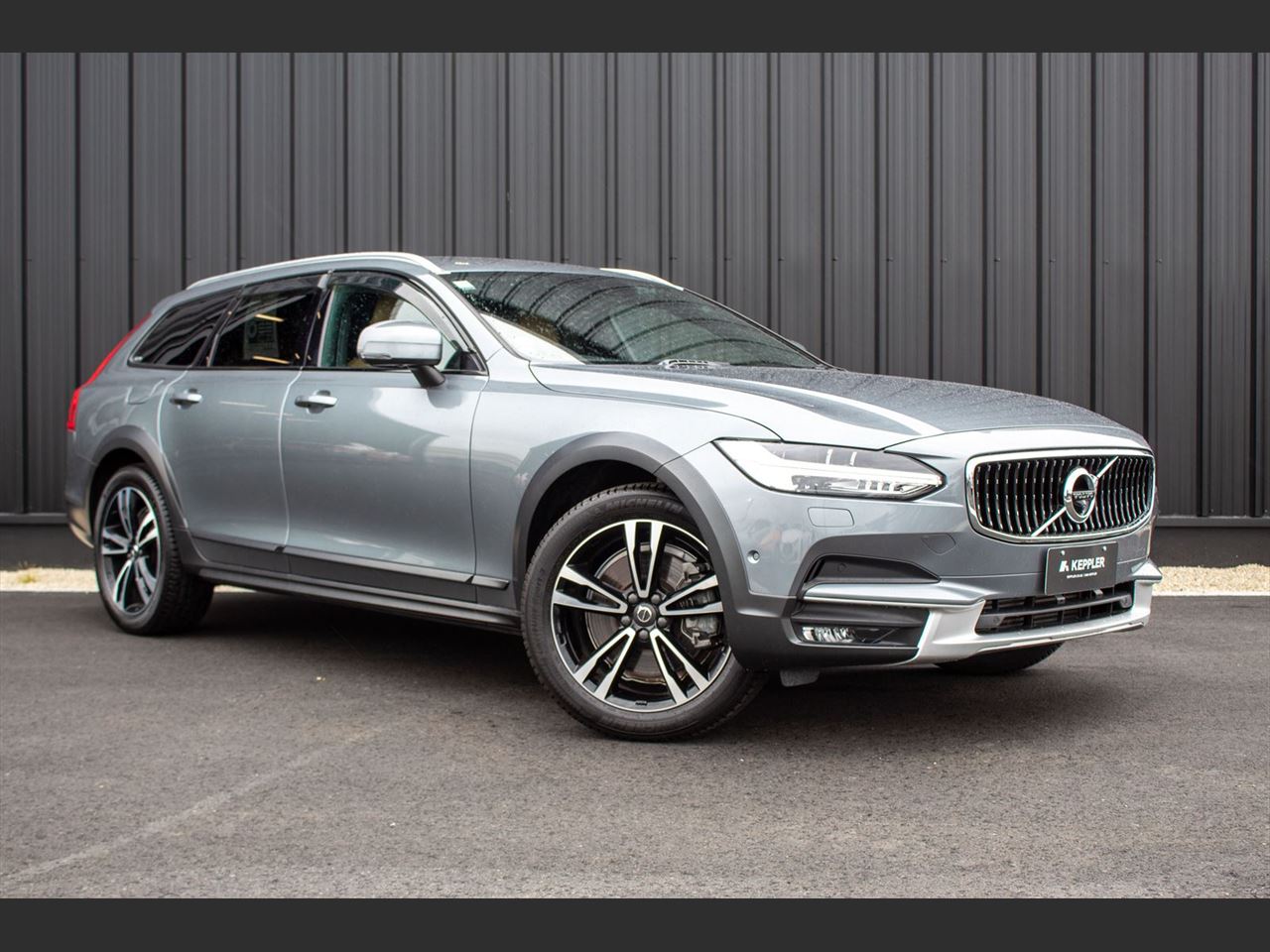 2017 Volvo V90