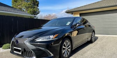 2018 Black Lexus ES300h hybrid