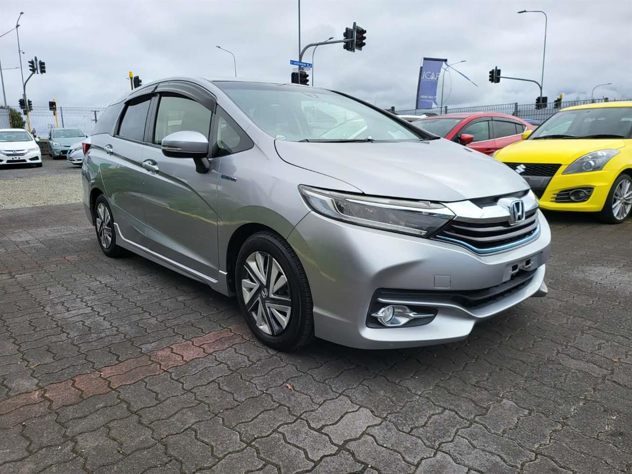 2017 Silver Honda Shuttle Hybrid X