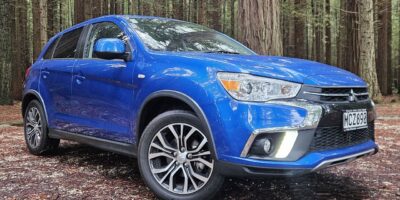 2019 blue Mitsubishi ASX