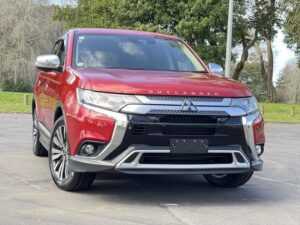 2019 red Mitsubishi Outlander