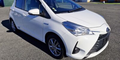 2018 white Toyota Vitz