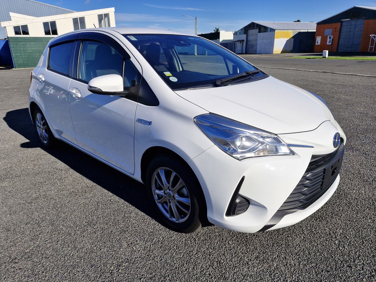 2018 white Toyota Vitz