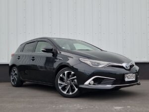 2017 black Toyota Auris