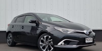 2017 black Toyota Auris