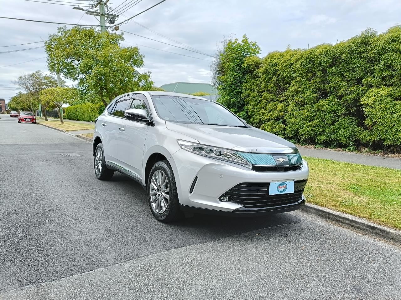 2018 silver Toyota Harrier