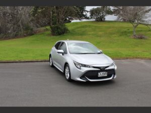 2018 silver Toyota Corolla