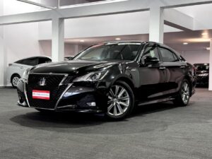 2017 black Toyota Crown