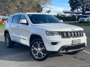 2020 white Jeep Grand Cherokee