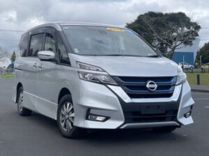 2018 silver Nissan Serena