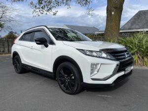 2019 White Mitsubishi Eclipse