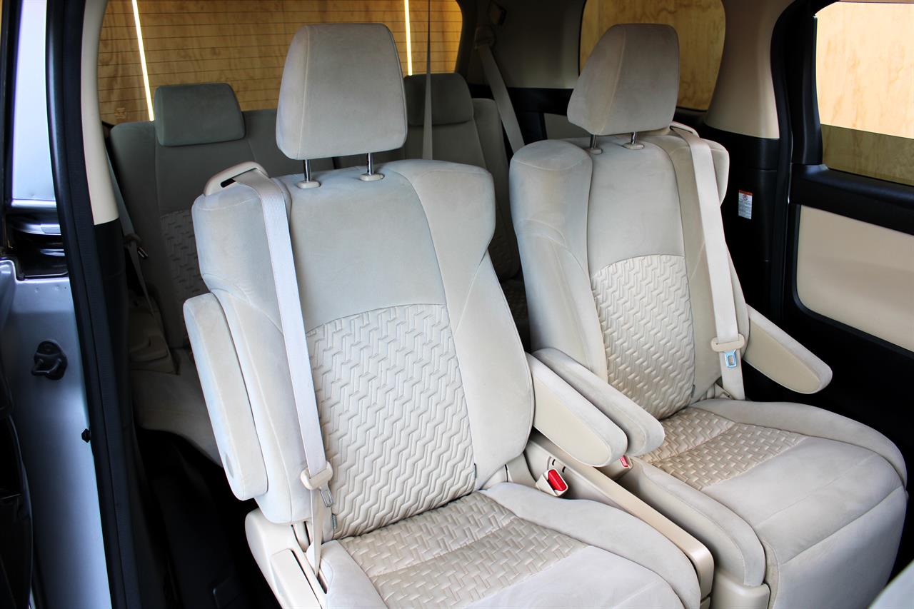 2017 Toyota Alphard HYBRID 7-SEATER