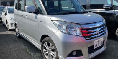 2017 silver Mitsubishi Delica