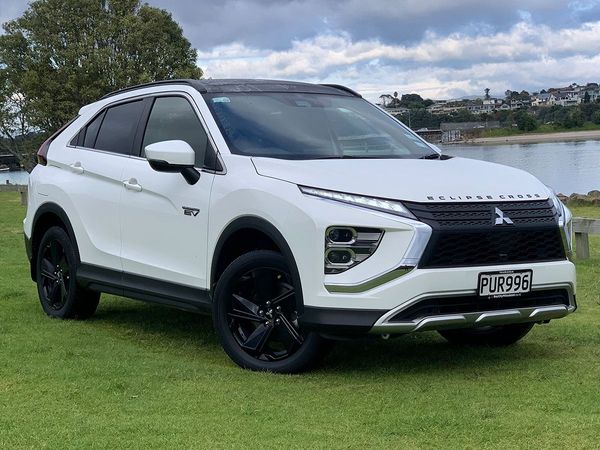 2018 white Mitsubishi Eclipse Cross