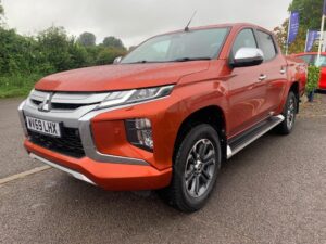 2019 orange Mitsubishi L200