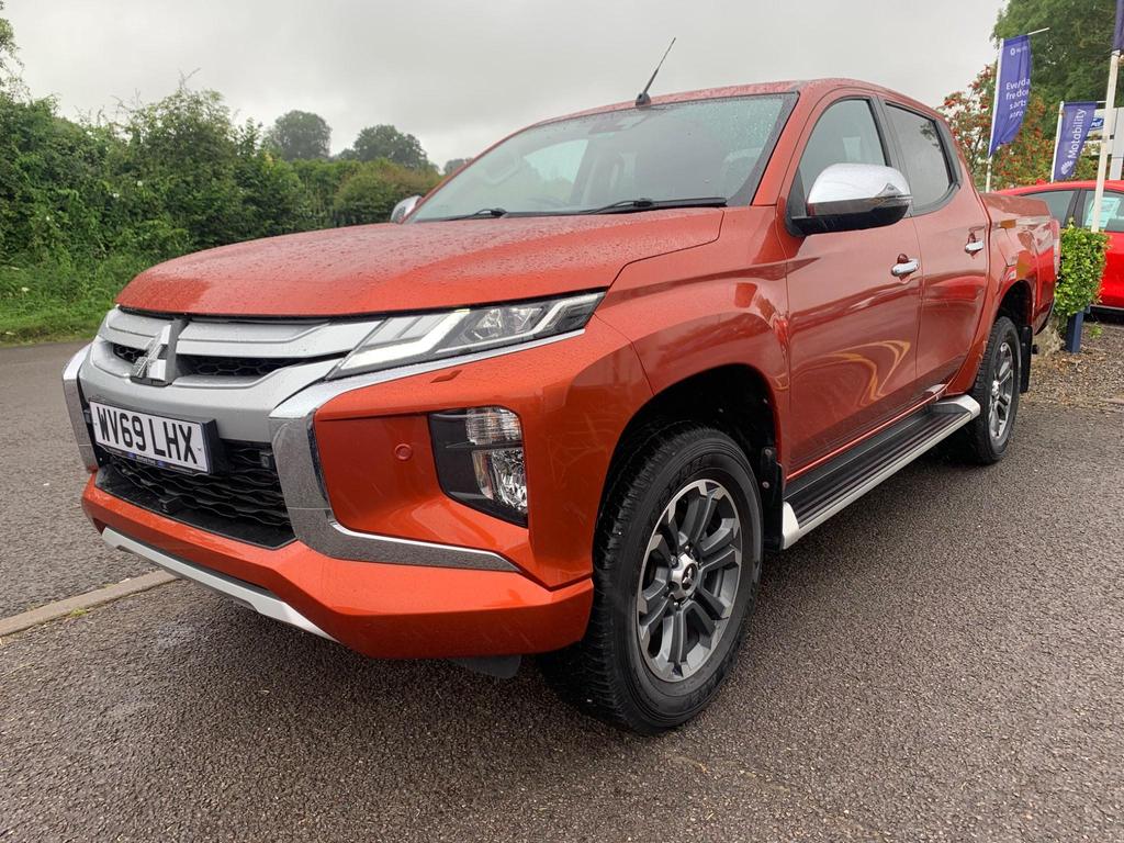 2019 orange Mitsubishi L200