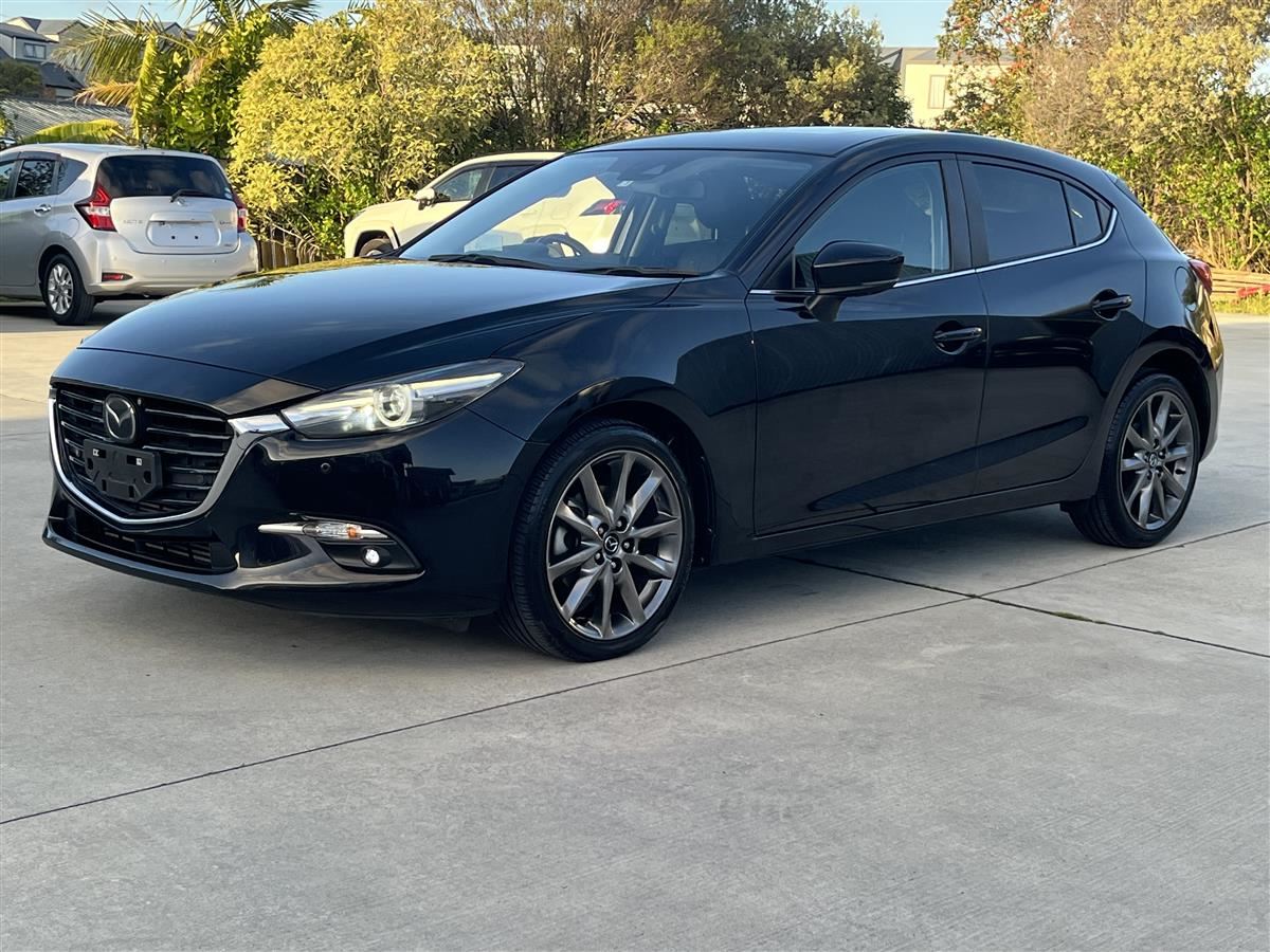 2019 black Mazda Axela