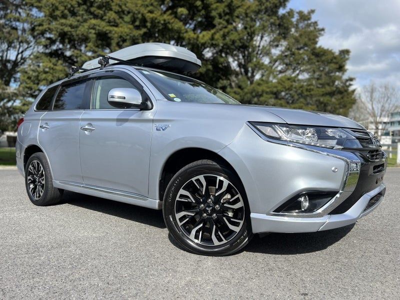 2018 grey Mitsubishi Outlander