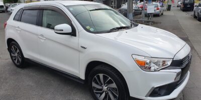 2018 white Mitsubishi RVR