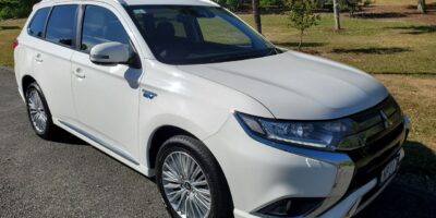 2018 white Mitsubishi Outlander