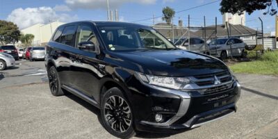 2018 black Mitsubishi Outlander