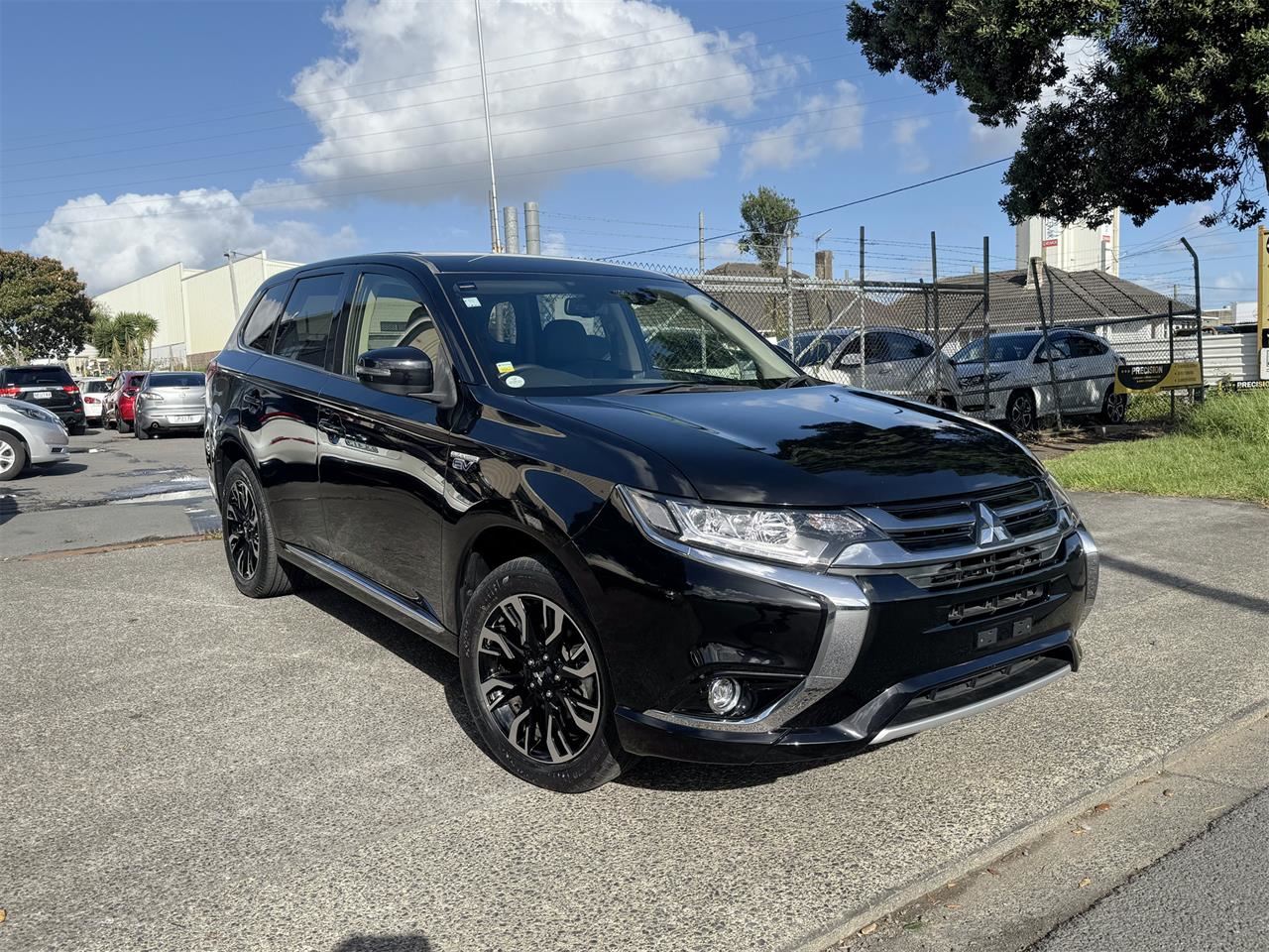 2018 black Mitsubishi Outlander