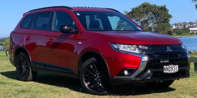 2021 red Mitsubishi Outlander