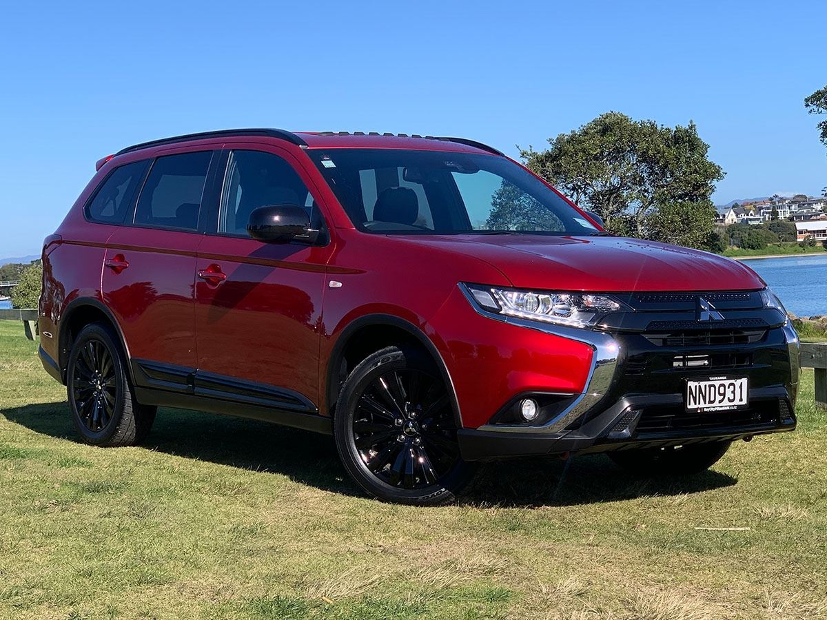 2021 red Mitsubishi Outlander