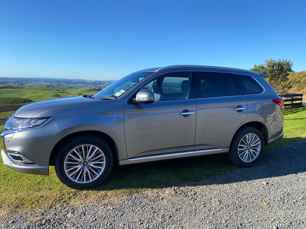 2018 silver Mitsubishi Outlander