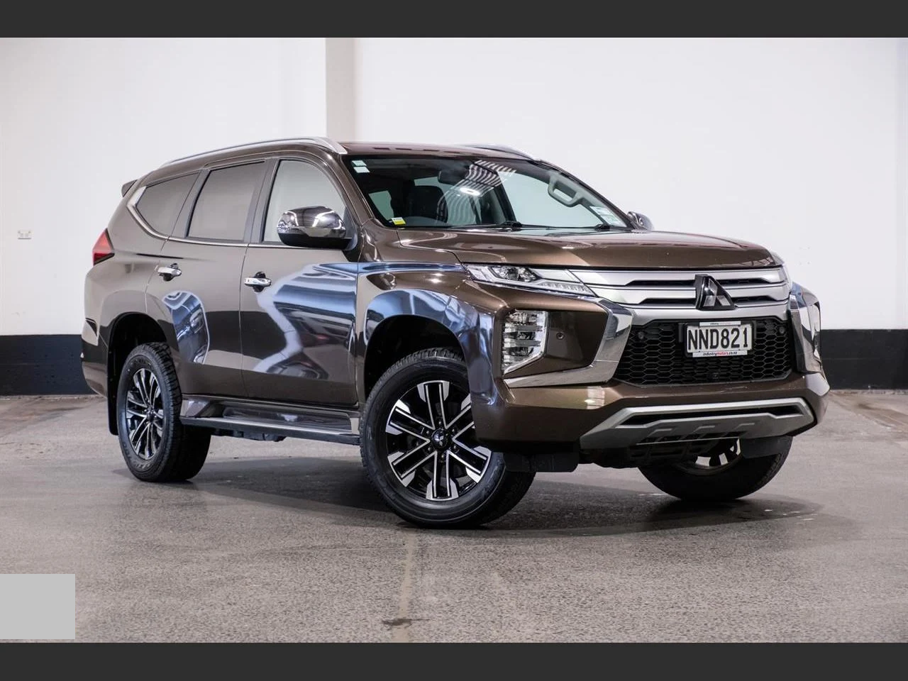 2021 Brown Mitsubishi Pajero