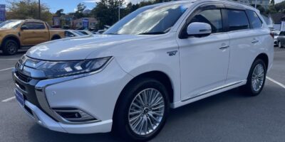 2018 pearl Mitsubishi Outlander