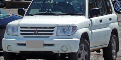 1998 White Mitsubishi Pajero IO