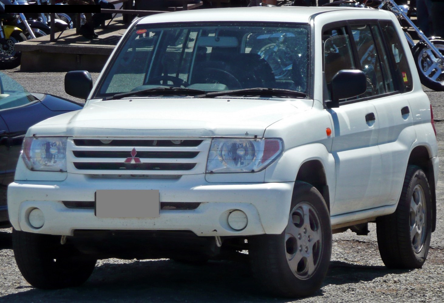 1998 White Mitsubishi Pajero IO