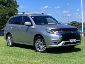 2018 silver Mitsubishi Outlander