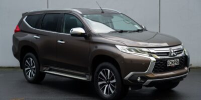 2018 brown Mitsubishi Pajero