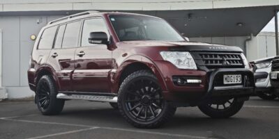 2019 red Mitsubishi Pajero