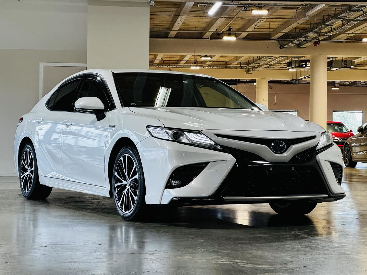 2019 Toyota Camry Hybrid WS