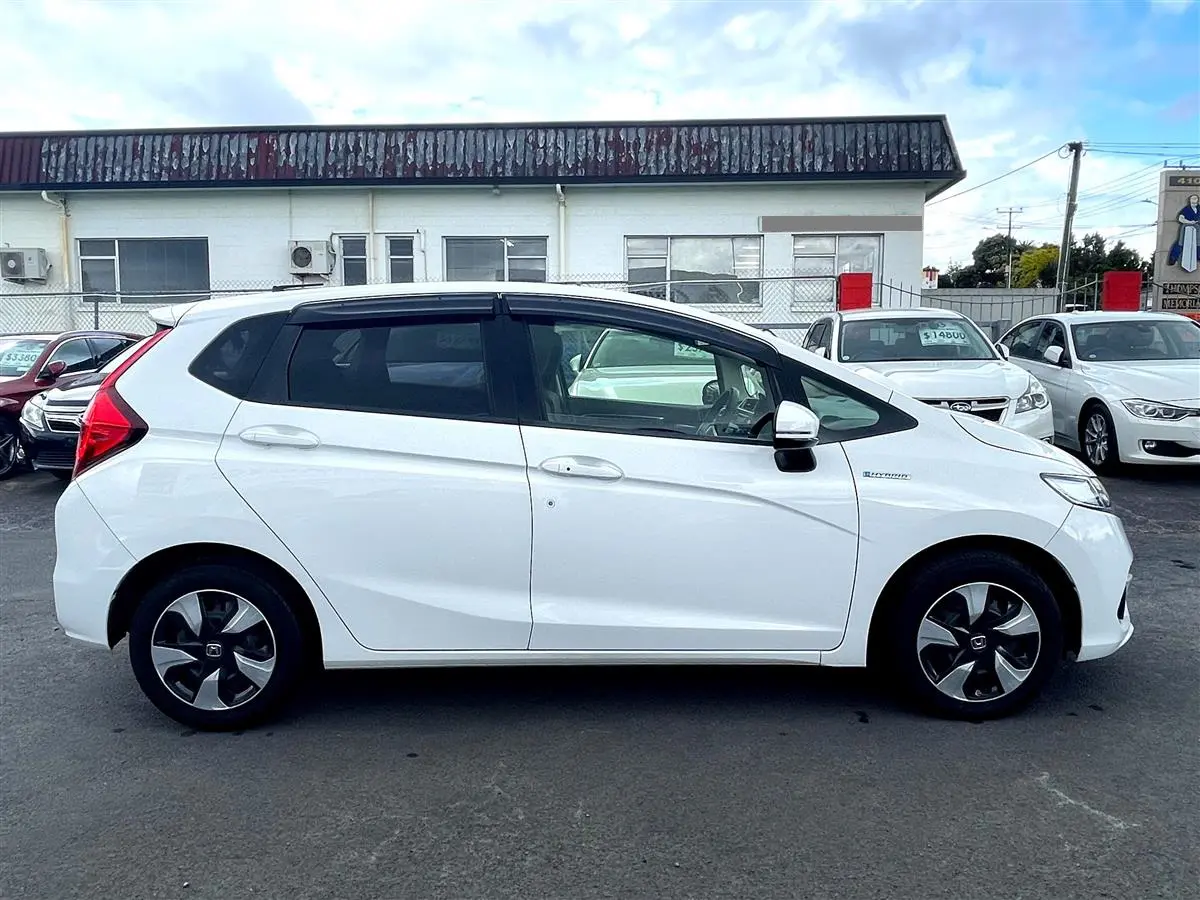 2018 Honda Fit Hybrid for sale in Kenya for Sale by Best Cars for Sale in Kenya Ltd.
