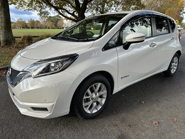 2018 white Nissan Note E-Power