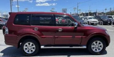 2017 Red Mitsubishi Pajero