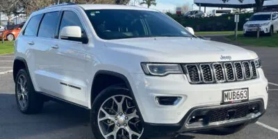 2020 white Jeep Grand Cherokee