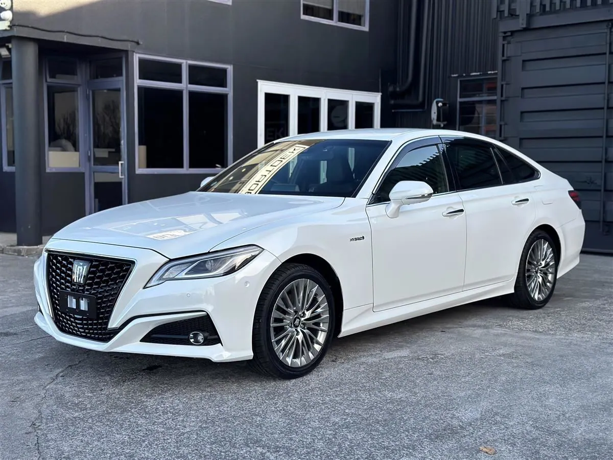 2019 Toyota Crown HYBRID