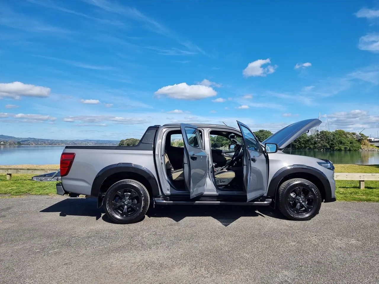 2018 Mazda BT-50 for Sale in Kenya (4WD TAKAMI D/CAB 6AT) by Best Cars for Sale in Kenya Ltd.