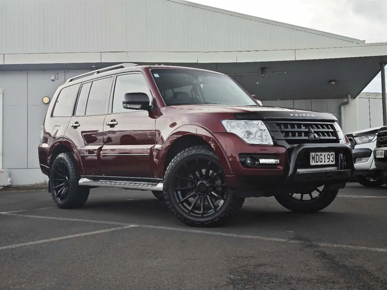 2019 red Mitsubishi Pajero