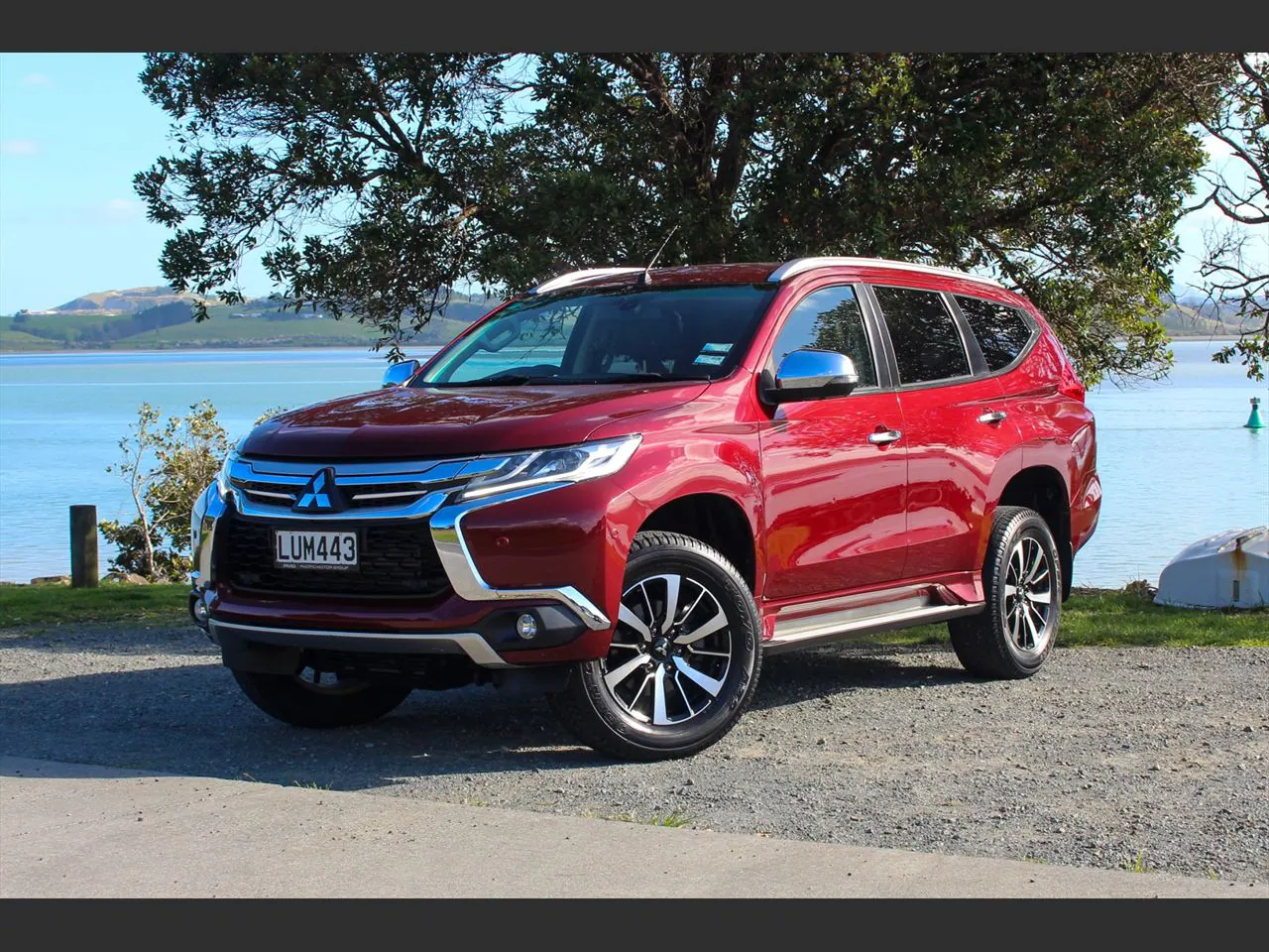 2019 red Mitsubishi Pajero