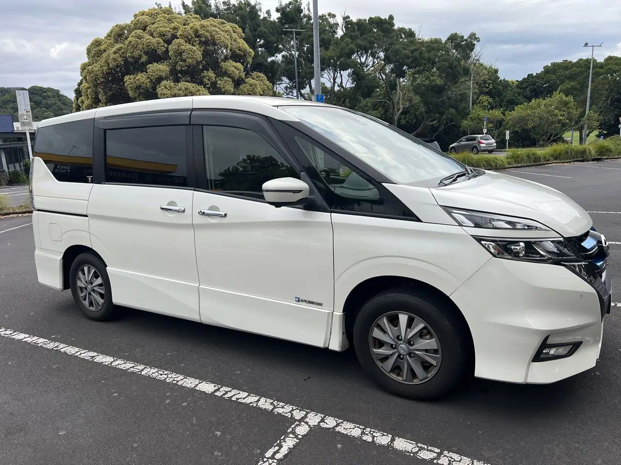 2018 Nissan Serena for Sale in Kenya by Best Cars for Sale in Kenya Ltd.