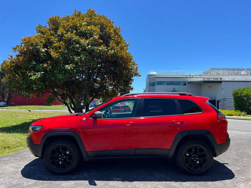 2018 Jeep Cherokee (TRAILHAWK) for Sale in Kenya by Best Cars for Sale in Kenya Ltd.